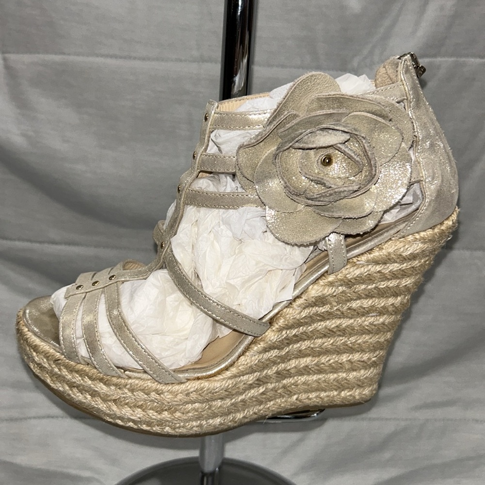 JIMMY CHOO 38 golden espadrilles rose accent sandals jute covered wedge RARE